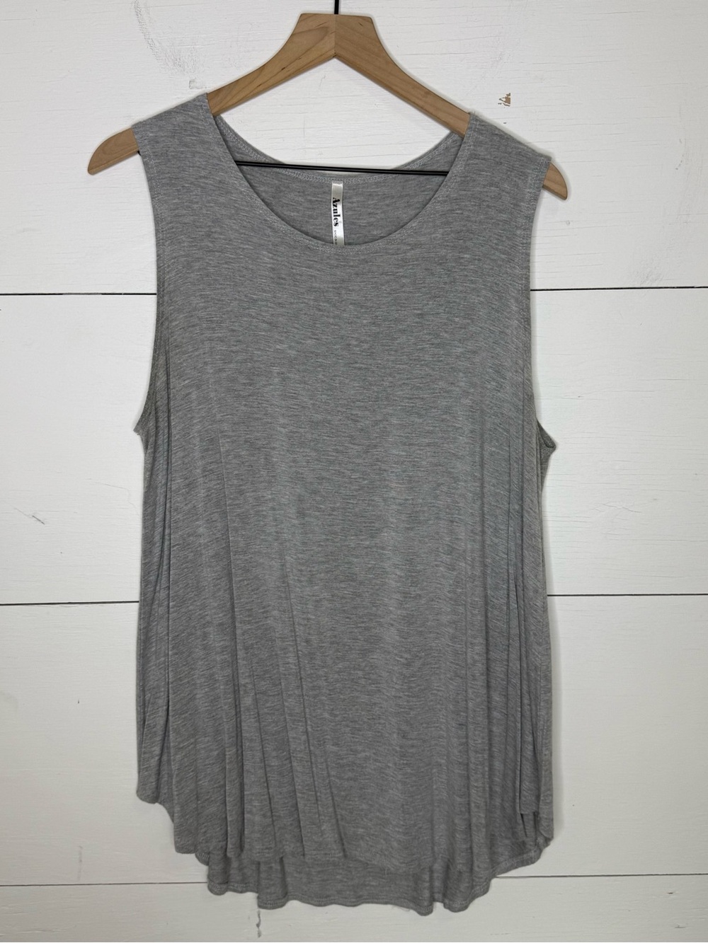 Azules • Sleeveless Gray Tank Top - Casual Women’s Layering Tee Size XL
